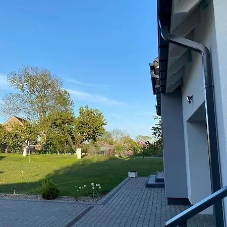 Gemuetliches Mit Garten Und Seeblick Apartment Kołczewo