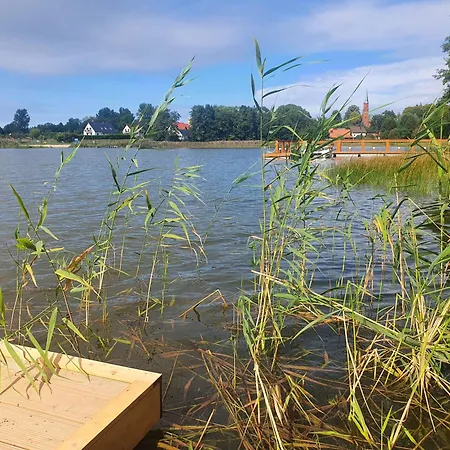 Gemuetliches Mit Garten Und Seeblick Apartment Kołczewo